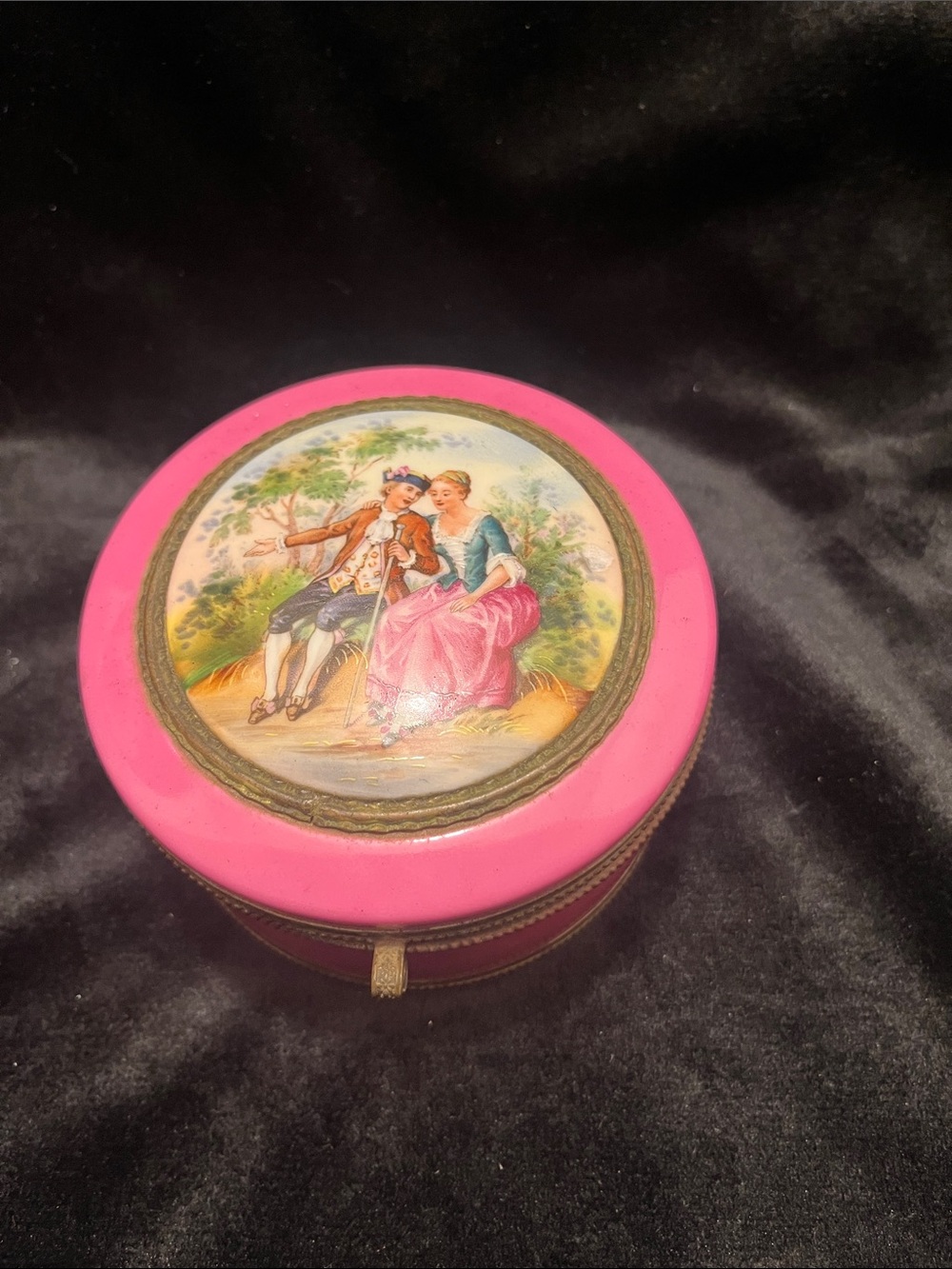 1930’s Czechoslovakia pink powder trinket ceramic box decor